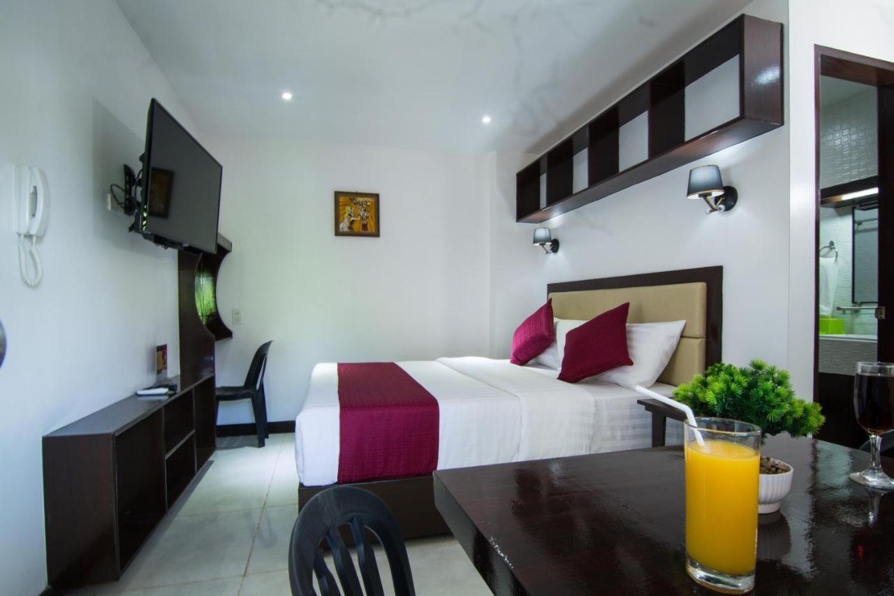 Diamond Hotel And Resto Catarman  Kültér fotó